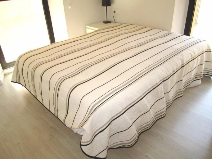 Bedroom 3, Apartamento Renovado LLança Centro - 182, Girona