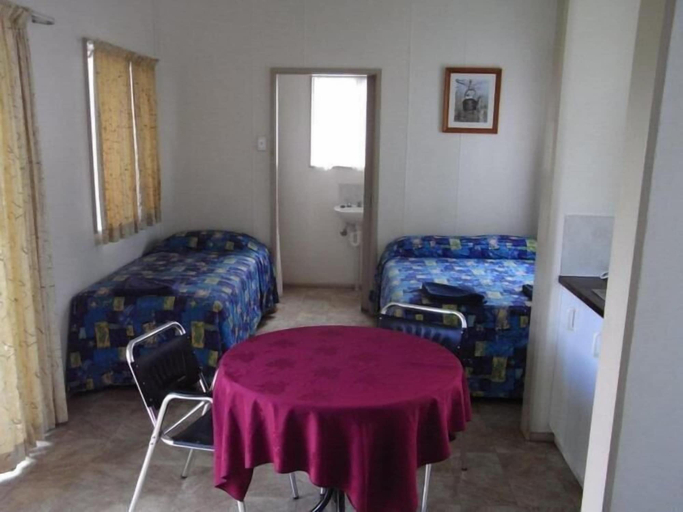 Bedroom 3, Batchelor Holiday Park, Coomalie