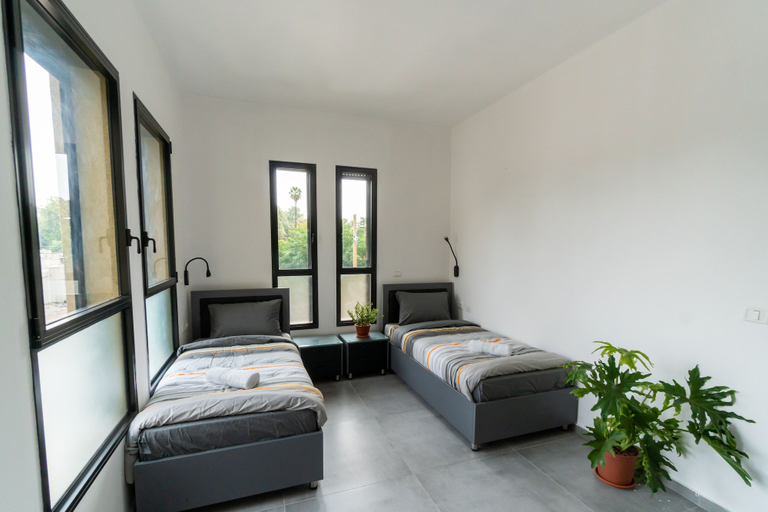 Bedroom 4, Nahal Oz 33