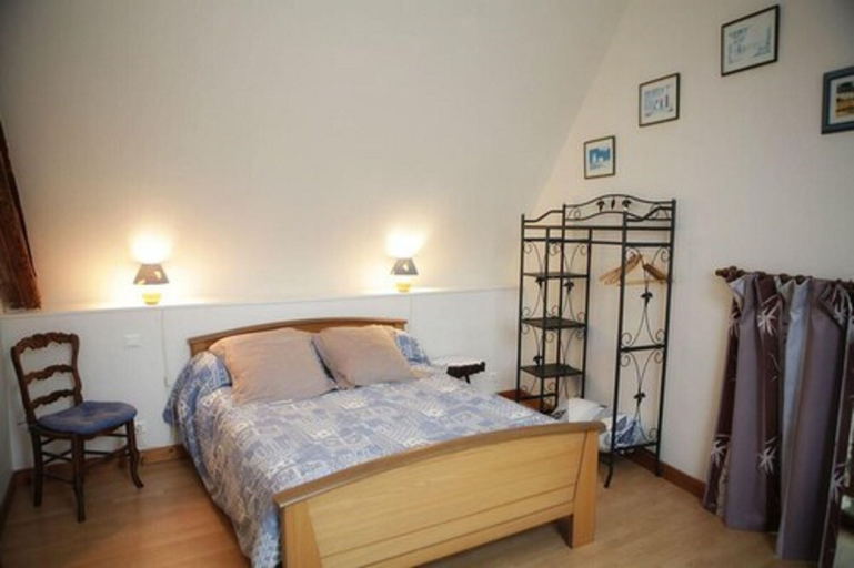 Bedroom 2, Chambres d'Hotes La Ferme de Bizoin, Côtes-d'Armor