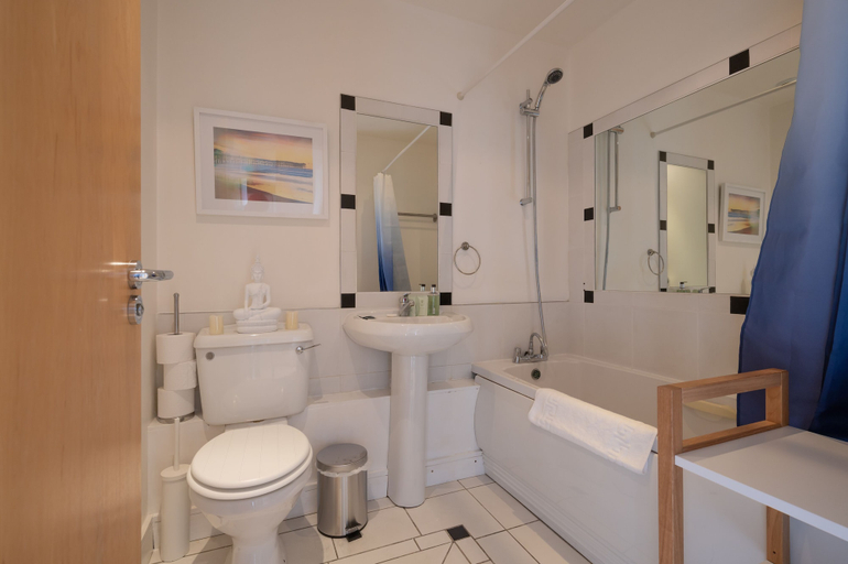 Bathroom 4, Central Belfast Apartments: Park Avenue, Belfast