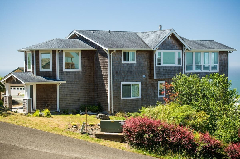 Exterior & Views 2, The Lighthouse, Tillamook