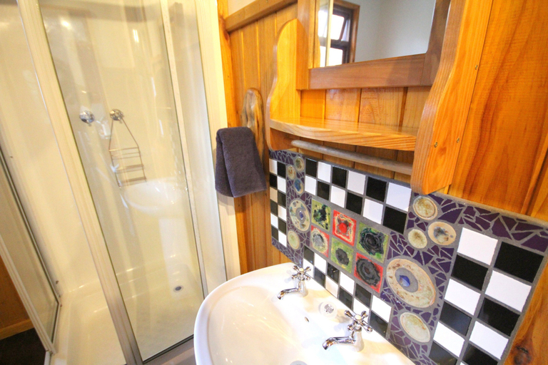 Bathroom 5, Moon Shine on Whiskey Creek, Eden