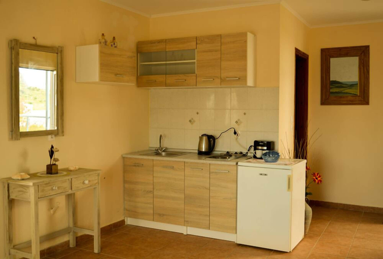Others 4, Tommy's Rooms, South Aegean