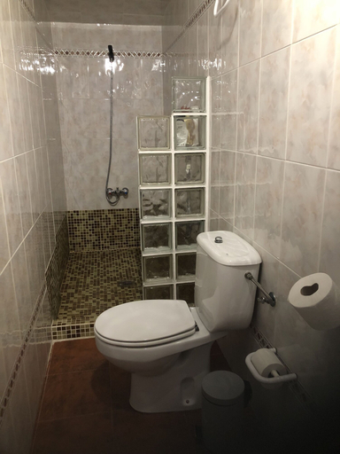 Bathroom 4, La Posá, Badajoz