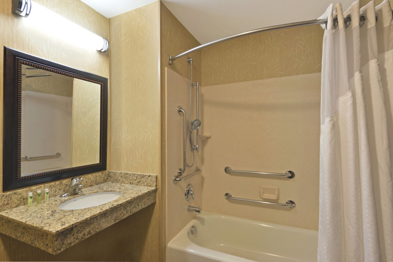 Bathroom 3, Holiday Inn Express Hotel & Suites Richfield by IHG, Sevier