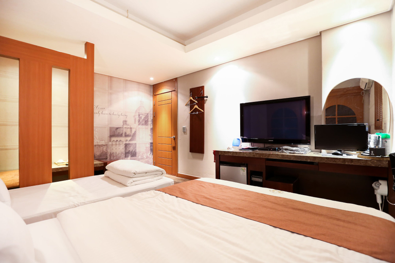 Bedroom 3, Hotel Highland, Gangnam