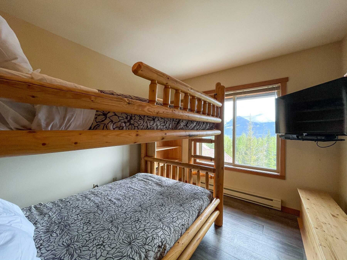 Bedroom 2, Whispering Pines, Columbia-Shuswap