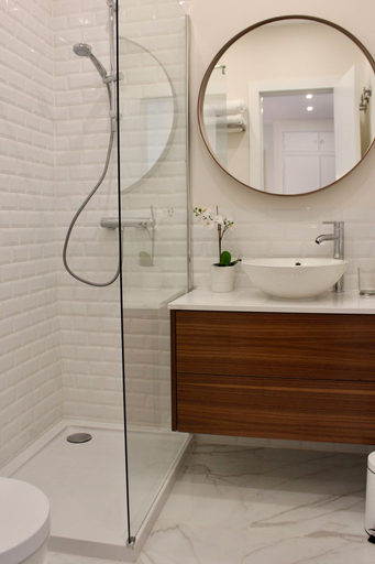 Bathroom 4, Apartment Balcony and River View in Alfama, Lisbon
