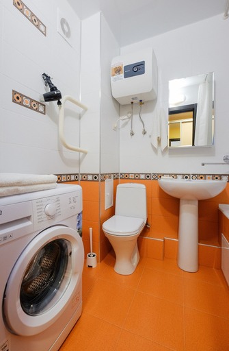 Bathroom 2, Apartment Petrovskie on Savinykh 4A, Tomskiy rayon