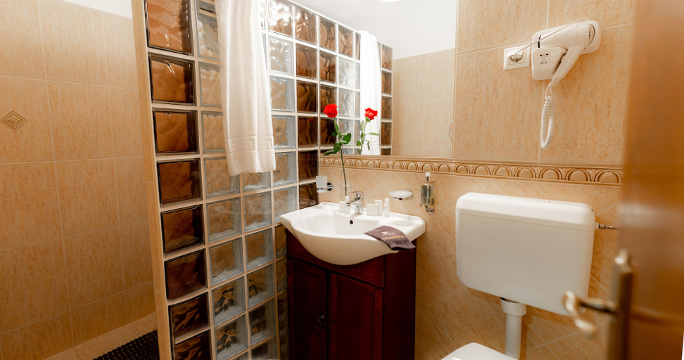 Bathroom 4, Septimia Hotels & Spa Resort, Odorheiu Secuiesc