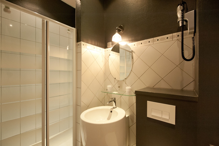 Bathroom 2, La Résidence le Prieuré, Somme