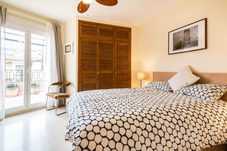 Bedroom 3, Paseo del Salón, Granada