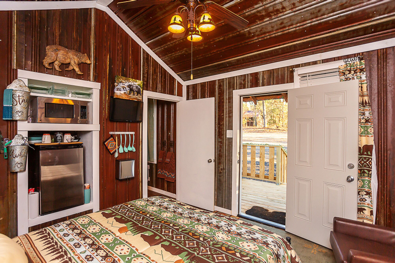 Others 4, Yeti Cabin, Polk