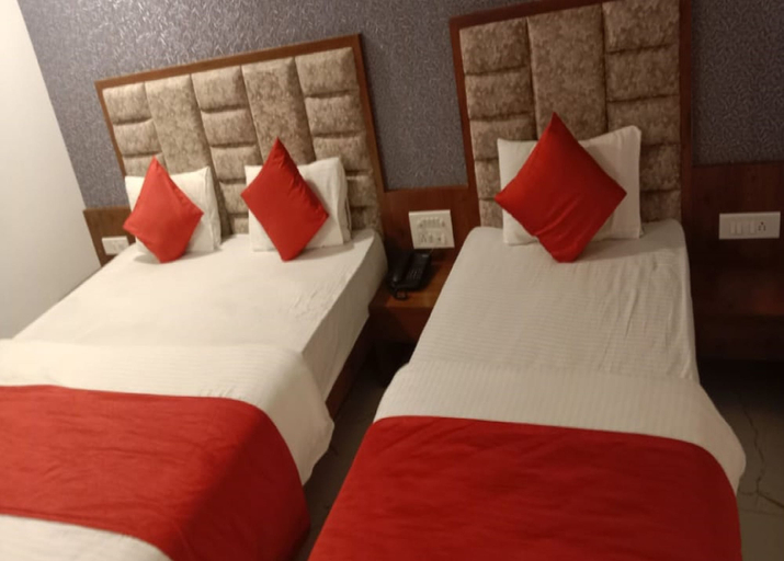 Bedroom 4, Hotel Lux Inn, Ahmadabad