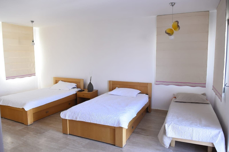 Bedroom 4, Casa de la familia