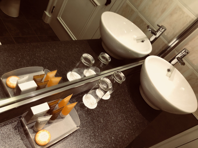 Bathroom 5, Dryburgh Abbey Hotel, Scottish Borders