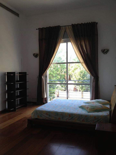 Bedroom 3, Casa de la familia