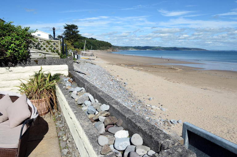 Others 5, Gone to the Beach - Sea Views, Direct Beach Access, Pembrokeshire