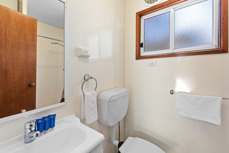 Bathroom 4, Discovery Parks - Moama West, Murray
