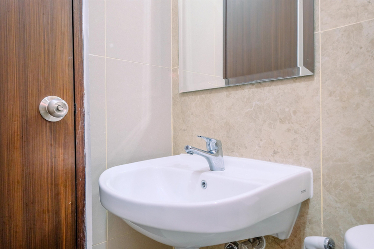 Bathroom 3, Elegant and Comfy 3BR Transpark Cibubur Apartment, Depok