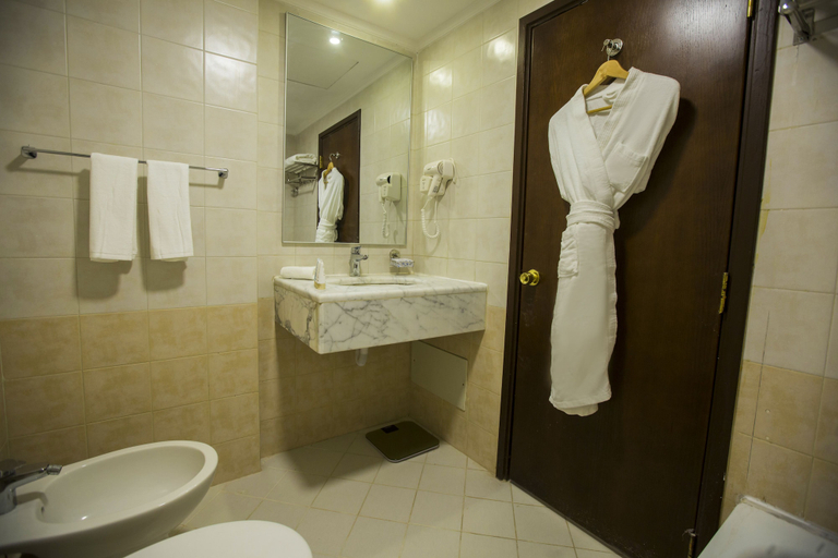 Bathroom 4, The Sanrock By Le Reve Hotels, Wadi Essier