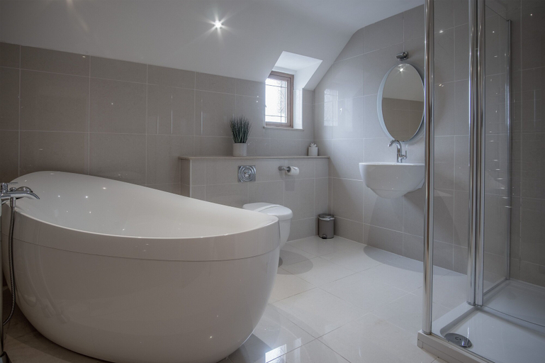 Bathroom 4, Knights Rest - 4 Bedroom - Princes Gate, Pembrokeshire