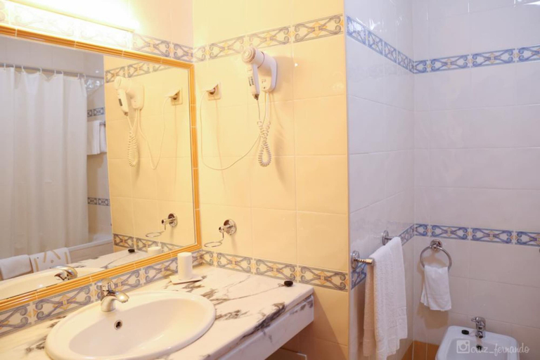 Bathroom 3, Pantanha Apartments, Nelas