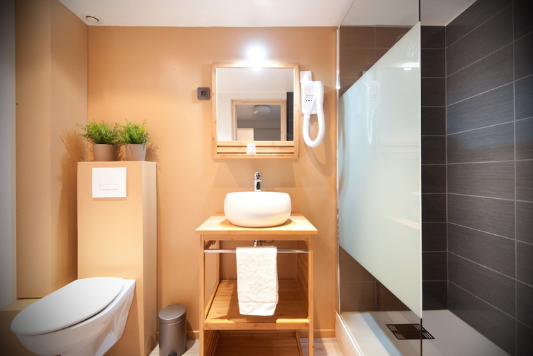 Bathroom 4, La Résidence le Prieuré, Somme