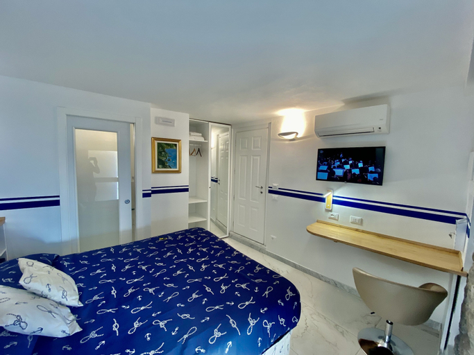 Bedroom 24