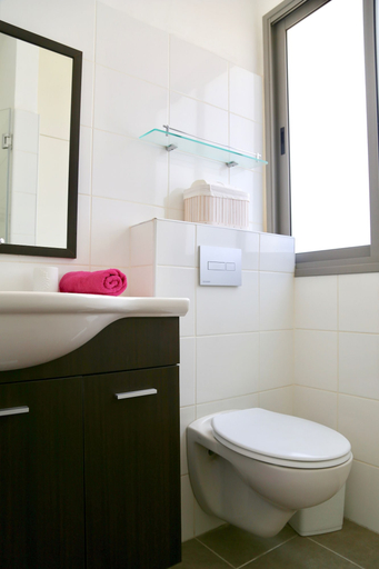 Bathroom, Enjoy Carmel Market Neve Zedek and Beach