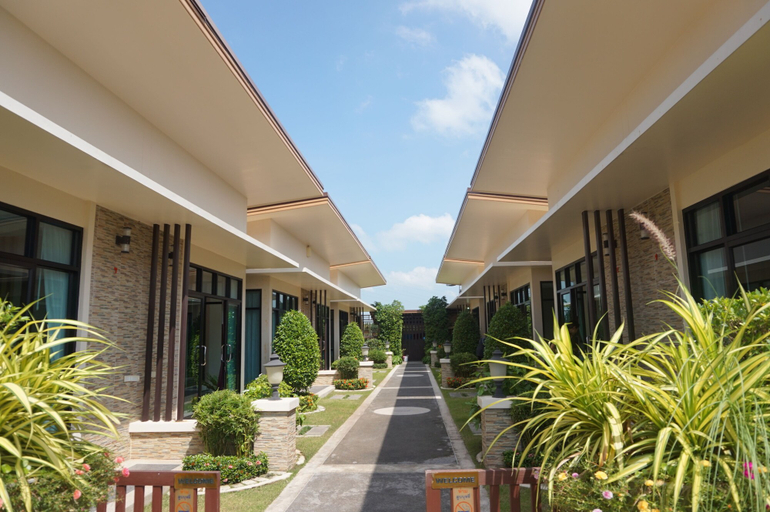 Exterior & Views 1, Medroom Korat, Muang Nakhon Ratchasima