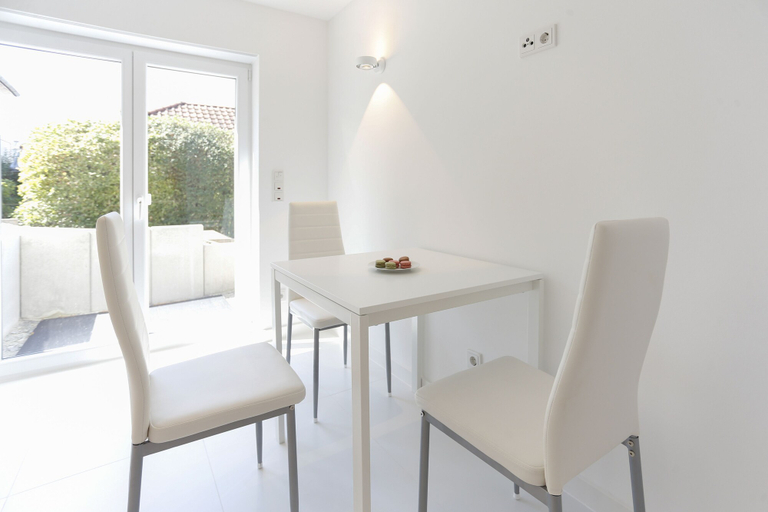 In-room dining 3, the white design apartment, Marburg-Biedenkopf