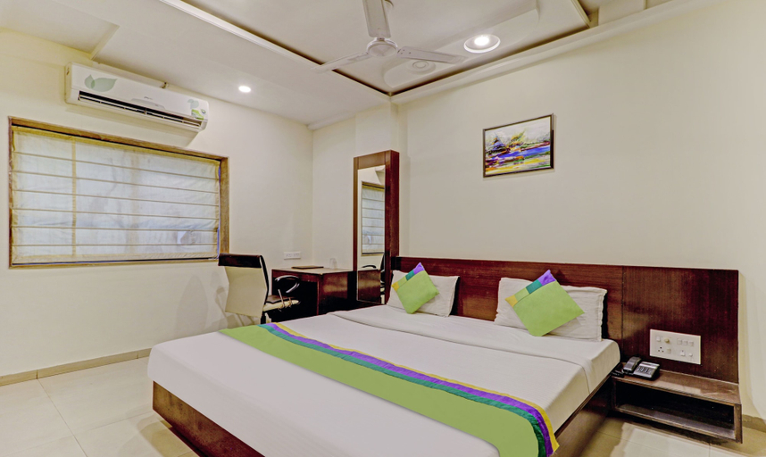 Bedroom 4, Loharkar Hotel, Nagpur
