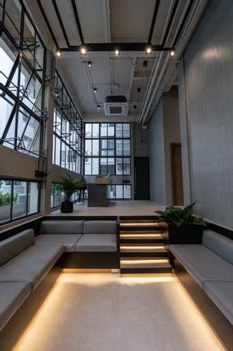 Exterior & Views 18
