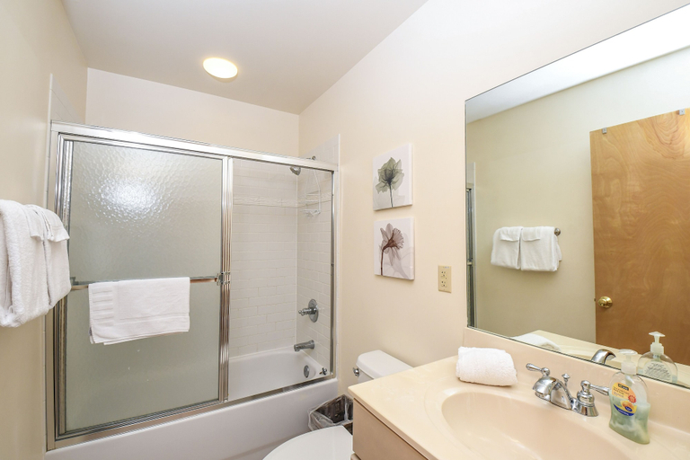 Bathroom 3, Serenity Ridge, Garrett