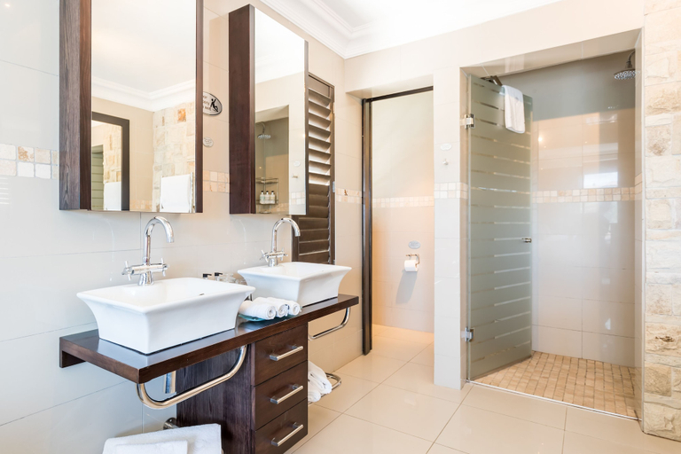 Bathroom 5, Head over Hills Luxury Retreat, Eden