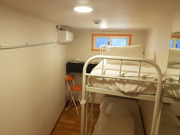 Bedroom 16