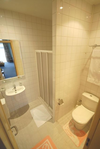 Bathroom 2, The Horizon Hotel, Baku