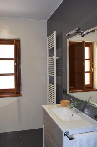 Bathroom 3, Dos Aguas Arribes, Zamora