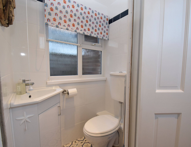 Bathroom 4, 4 Landgate Cottage Winchelsea, East Sussex