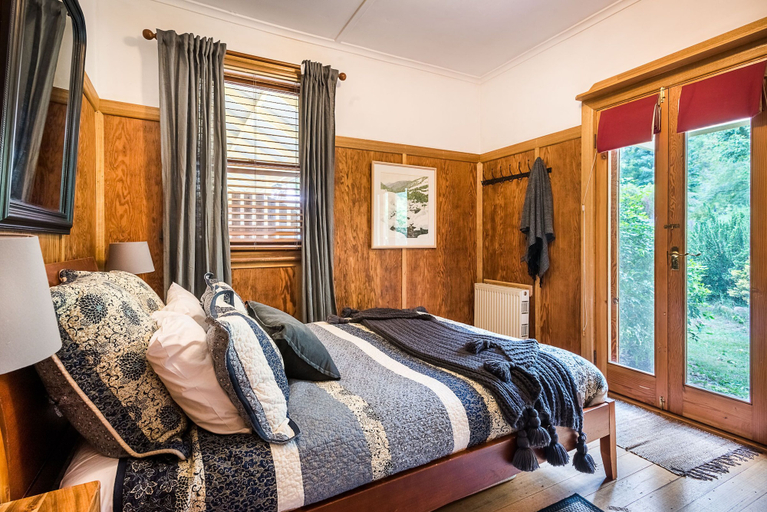 Bedroom 2, Avalon House, Alpine - East