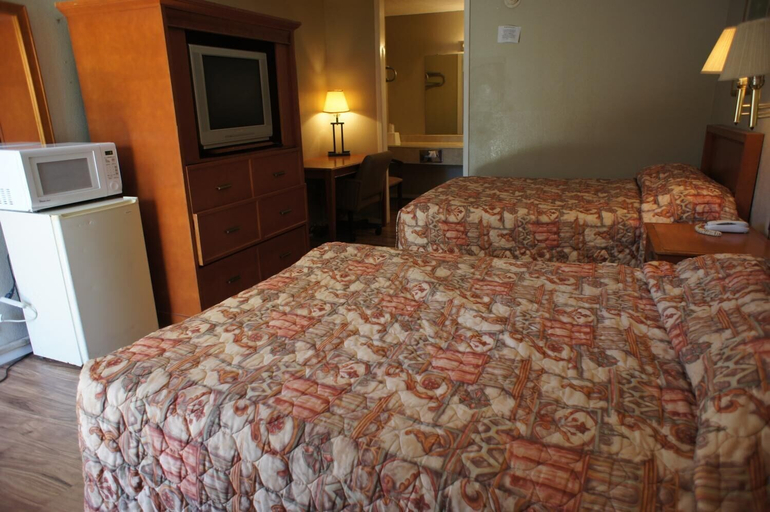 Bedroom 4, Executive Inn & Suites, Orange