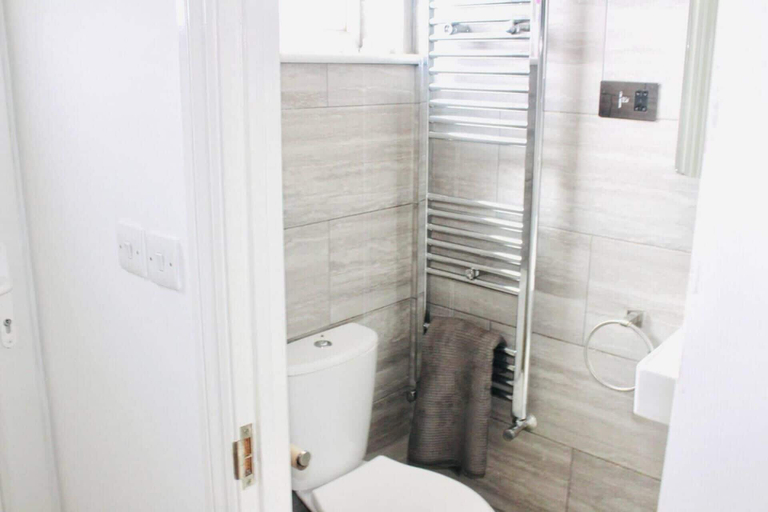 Bathroom 3, Lovely and Spacious House in South London, London