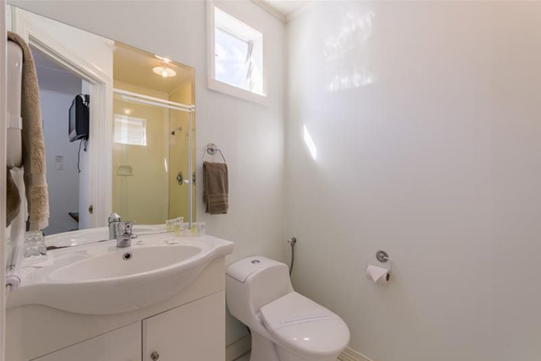 Bathroom 3, Admirals Lodge Picton, Marlborough