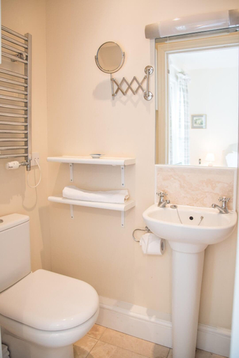 Bathroom, 18 Hartington, Aldeburgh, Suffolk