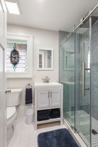 Bathroom 3, Historic Garden Dist. Victorian Mansion, Orleans