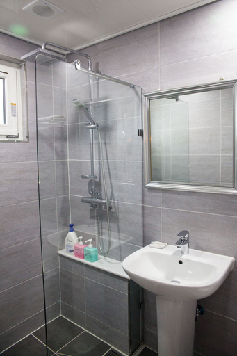 Bathroom 3, Yolo Pension, Jeju