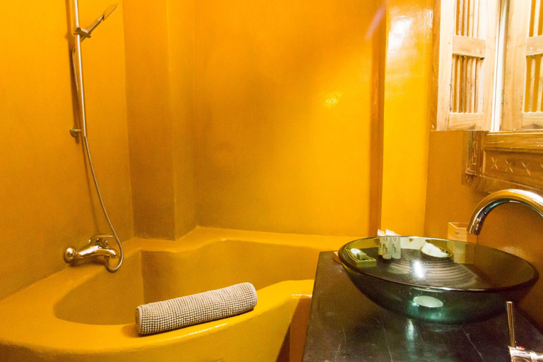 Bathroom 4, Kholle House, Mjini