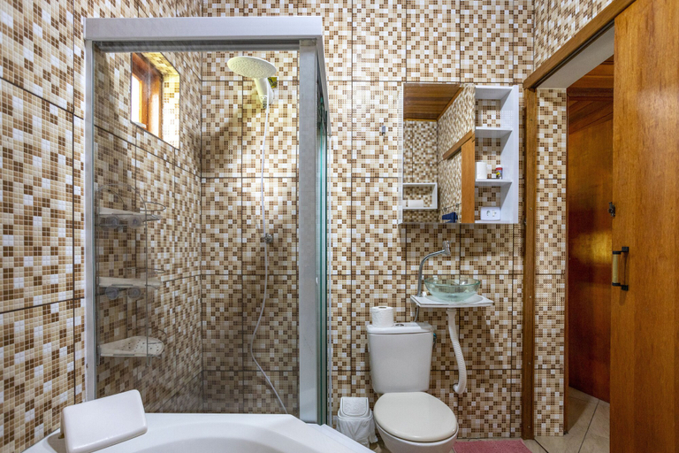Bathroom 4, The Great Cabin Adventure, Itu